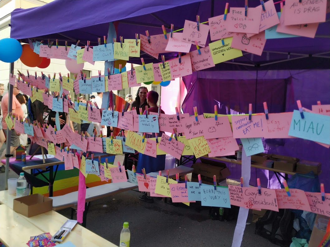 Stand der Gruppe des Bisexuellen Stammtisch München